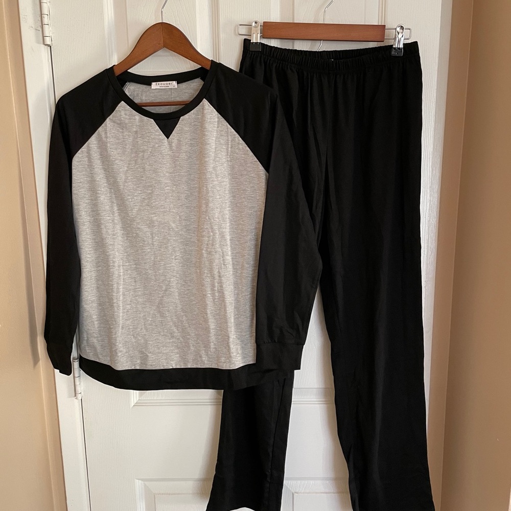 Women's Two-Tone Black & Gray Raglan Pajama Set - Picture 3 of 7